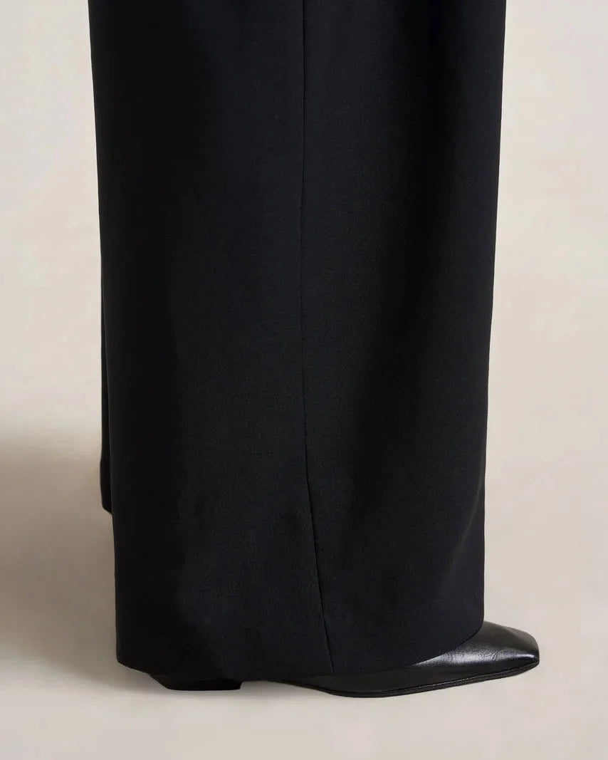 LA LIGNE leonard trouser on figure side bottom  detail