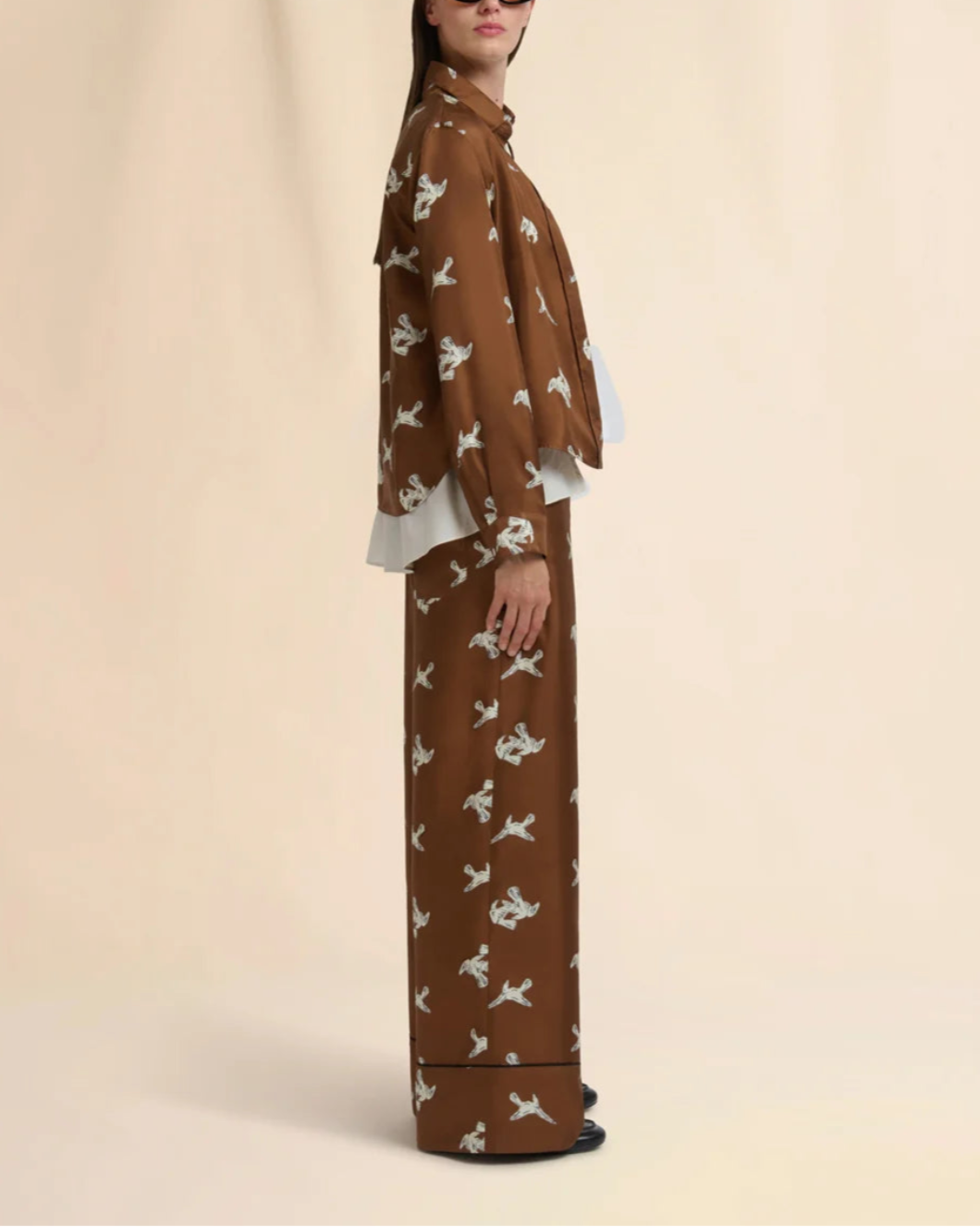 MARNI ravens silk twill printed blouse on figure side