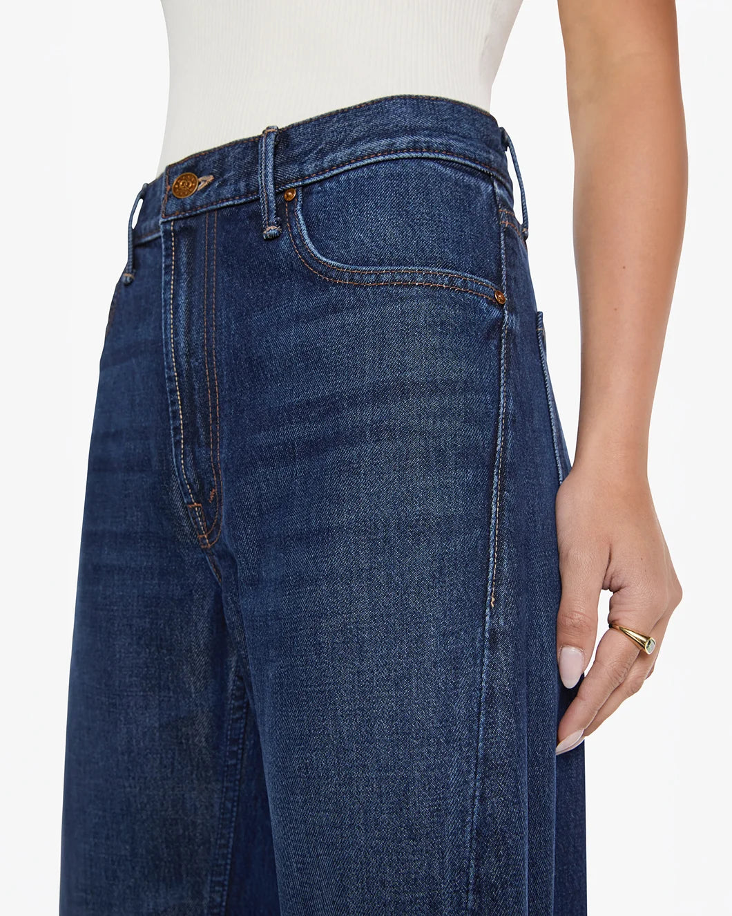 MOTHER The Lemon Twist Sneak FQZ on figure side detail