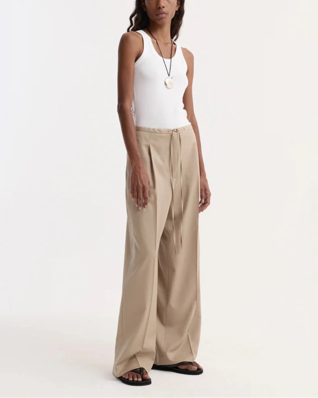 ROHE Relaxed Drawstring Trousers-Beige on figure front