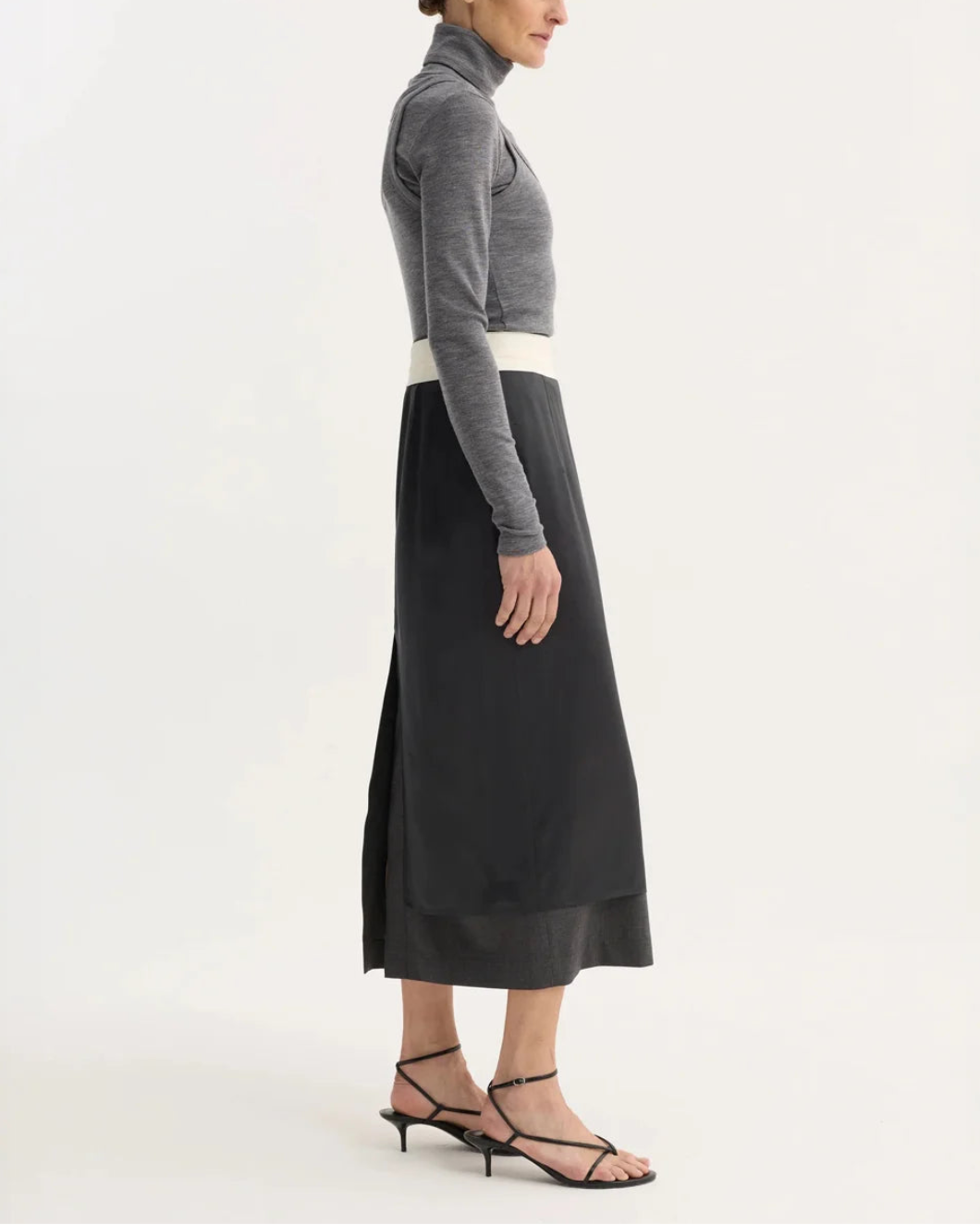 ROHE inside out skirt dark grey on figure side
