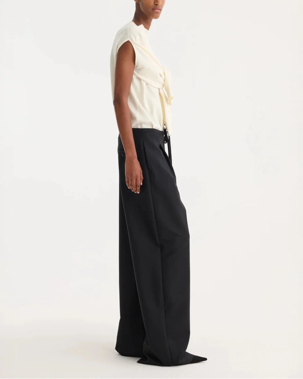ROHE relaxed drawstring trousers black on figure side