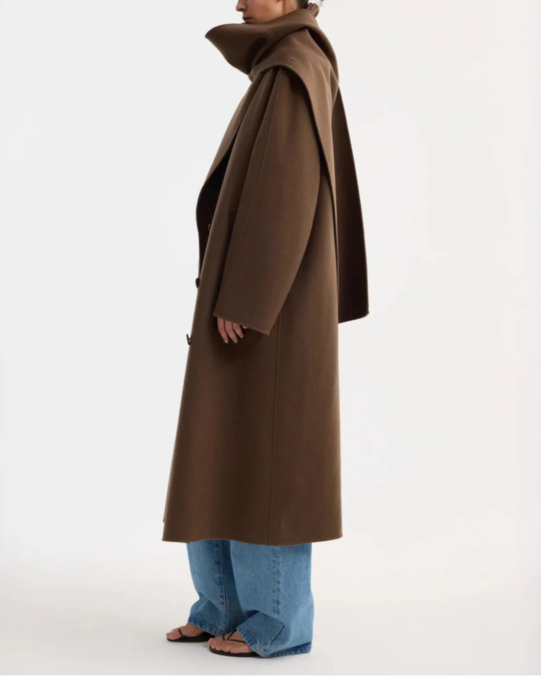 ROHE signatured double faced scarf coat taupe on figure side