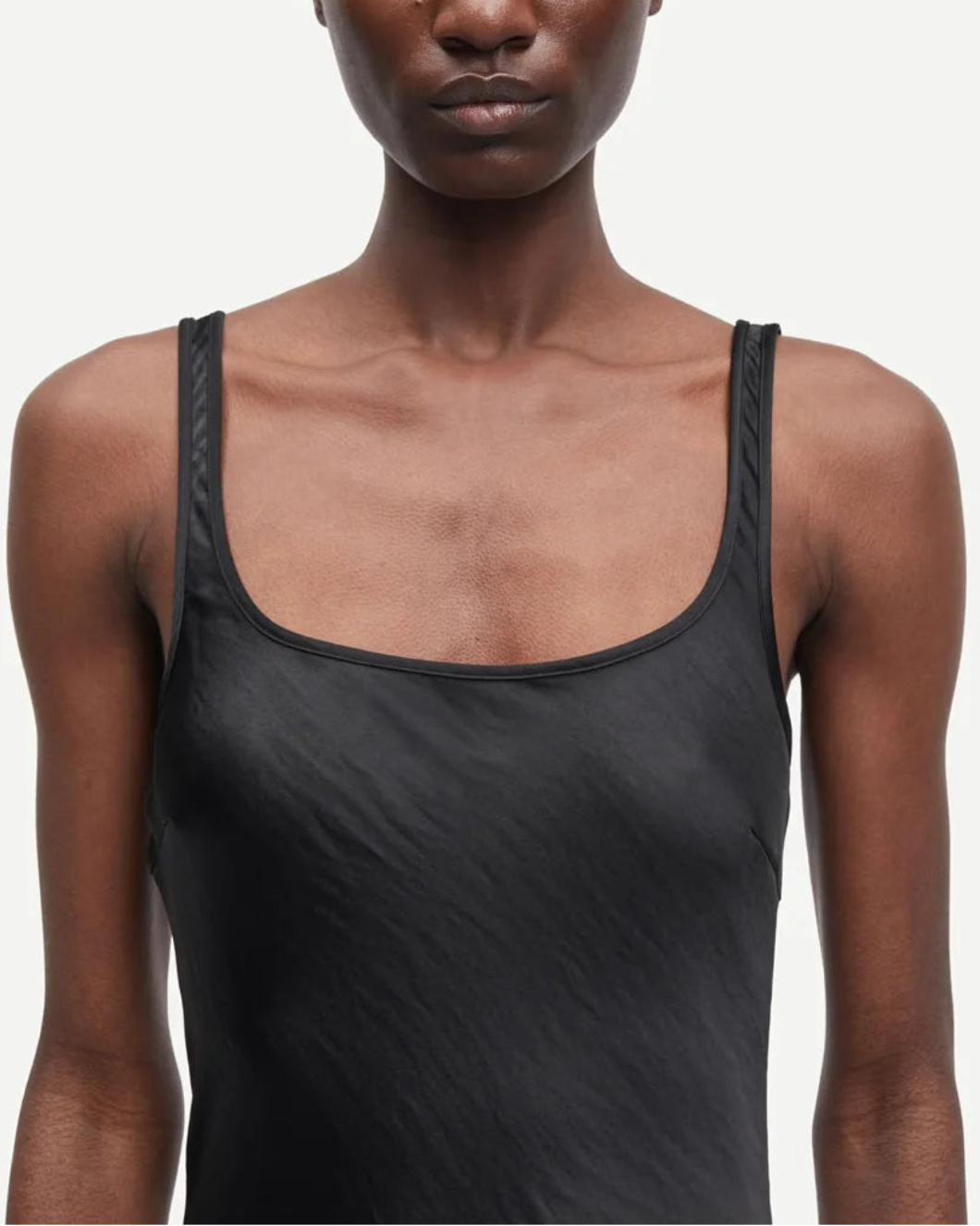 SAMSOE SAMSOE Sunna dress black on figure front 1