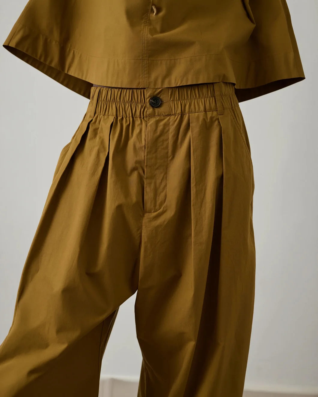 SOEUR elasticated vernon trousers carmel on figure front detail