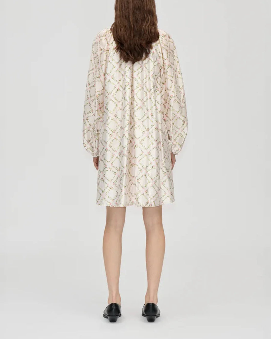 STINE GOYA voluminous bow dress cream on figure back