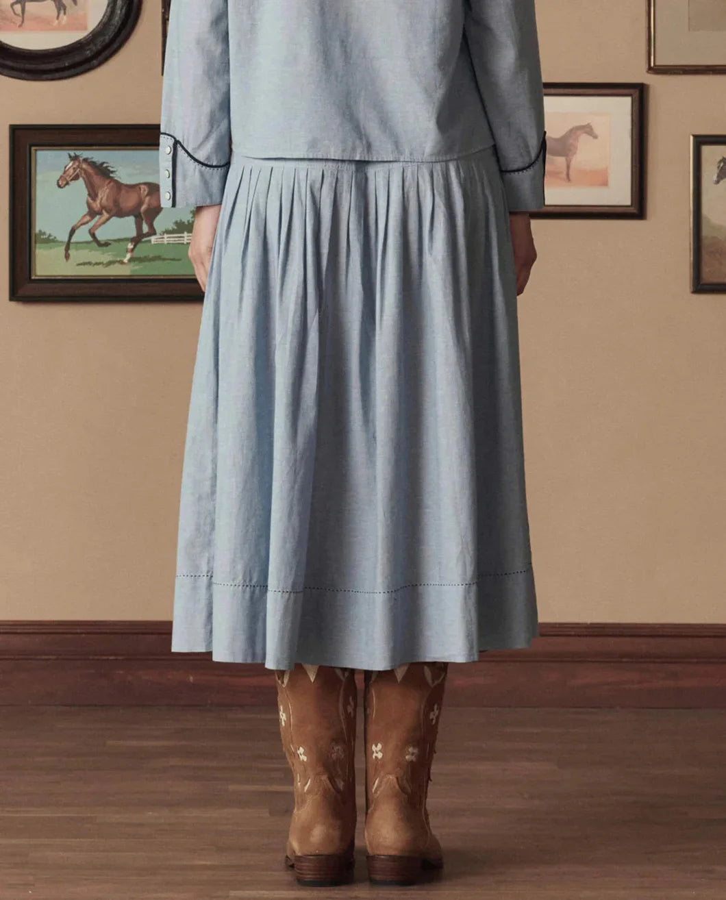 THE GREAT The Cowboy Boot tan floral on figure back