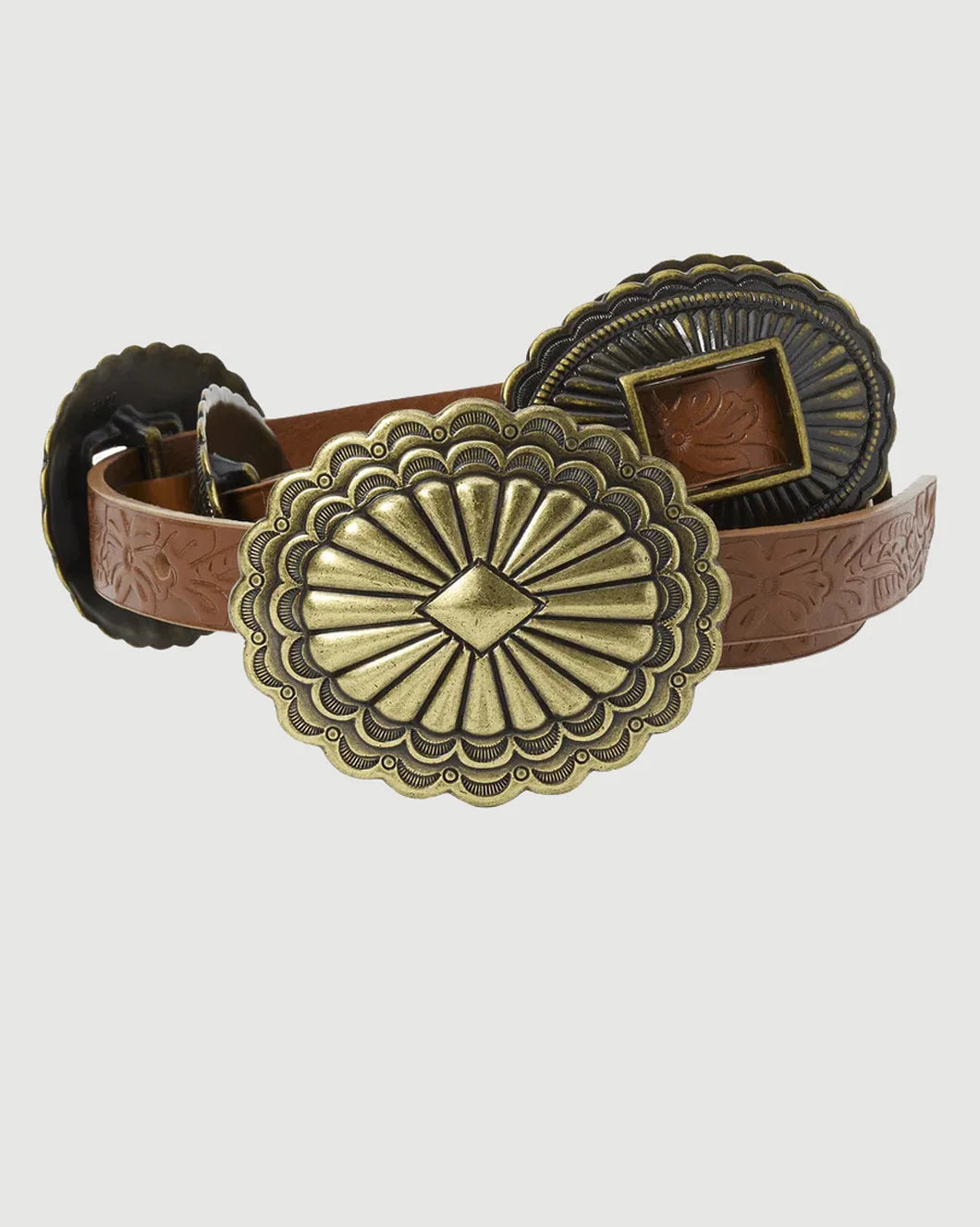 THE GREAT leather poncho belt Cognac With Brass isolated