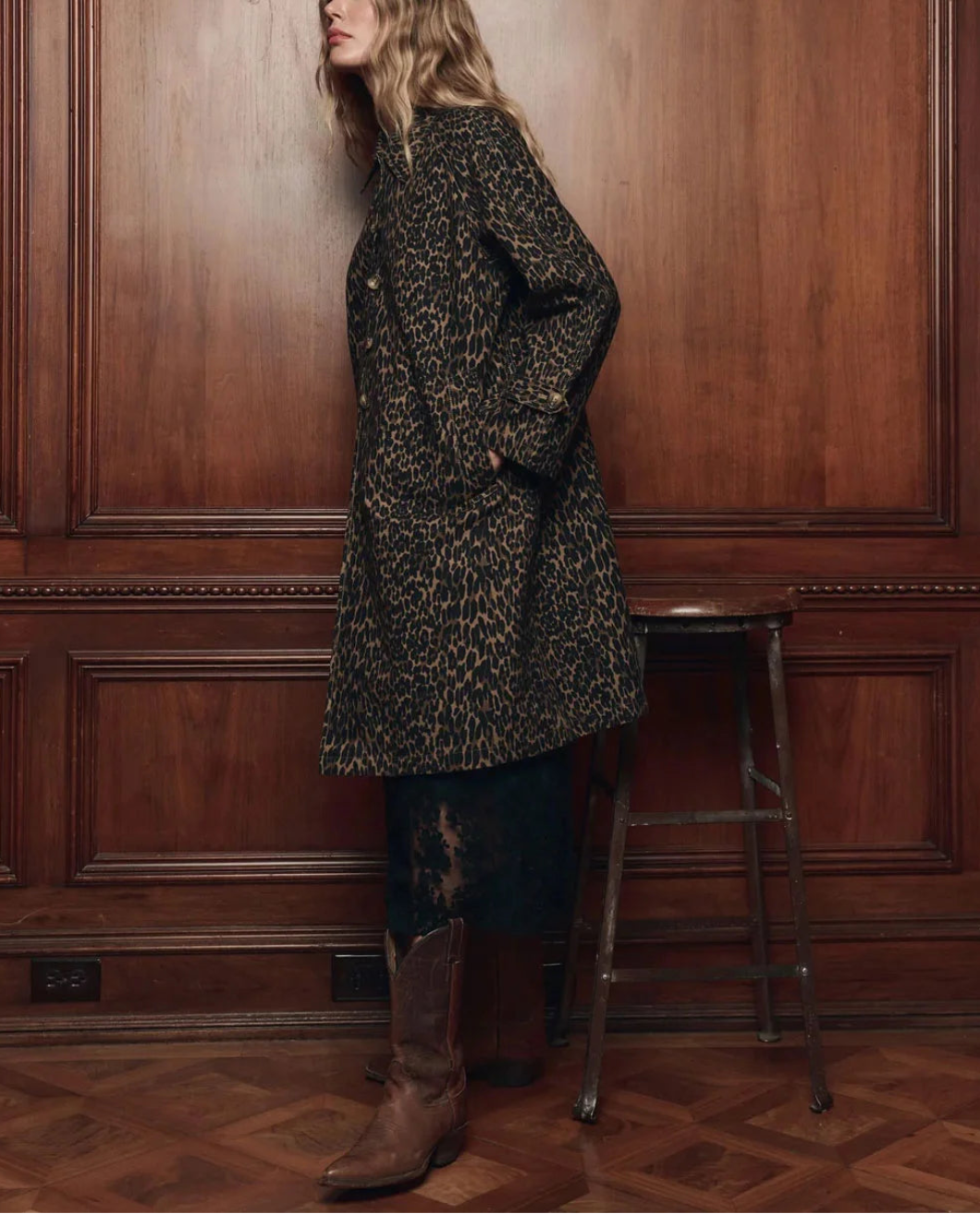 THE GREAT The trench coat dark leopard on figure side