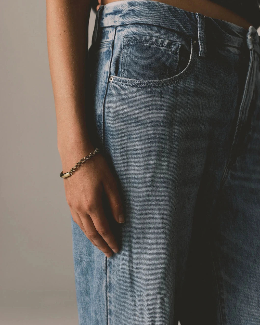 THEIR noah solid link bracelet gold on figure