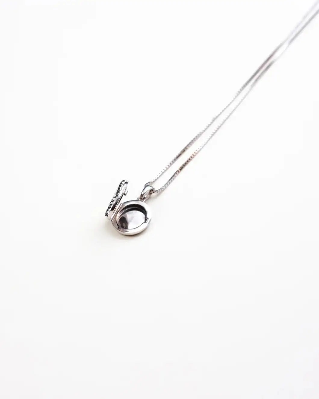 THEIR sutton oval locket silver open