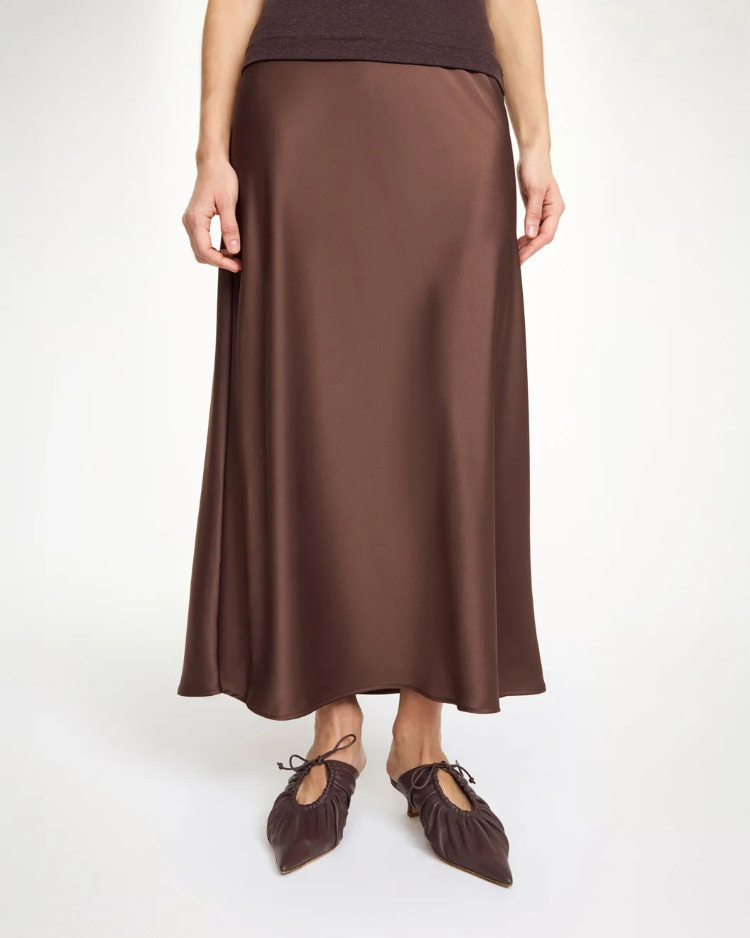 by malene birger Boshan silk midi Skirt Carafe brown on model front close up