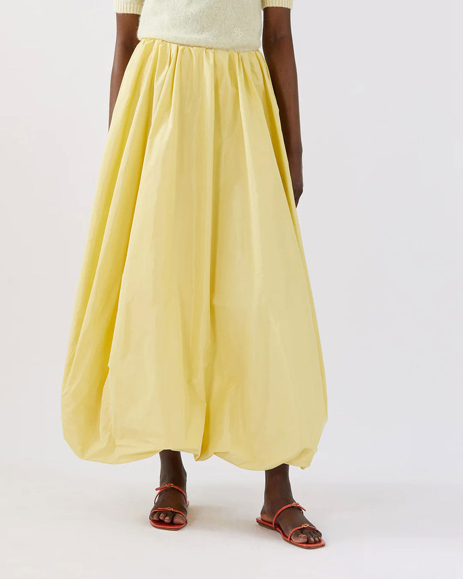 rejina pyo flora skirt taffeta yellow skirt on figure detail