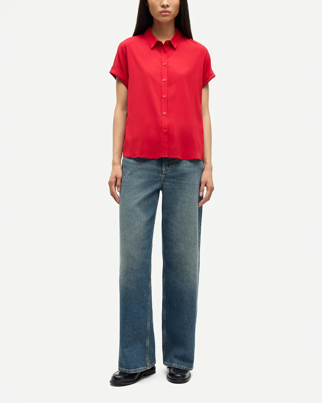 samsoe samsoe red Majan short sleeve Shirt on model front full view