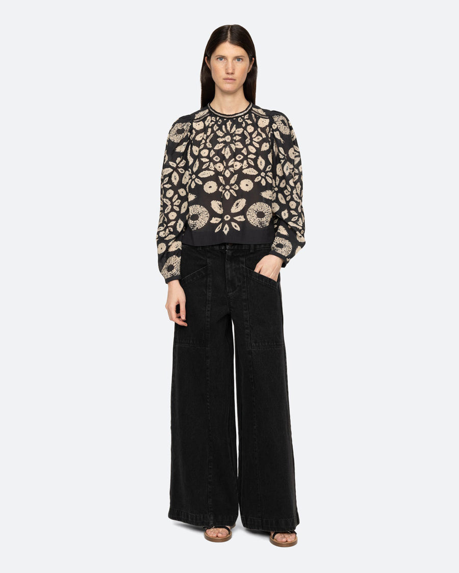 sea ny thea top black on figure front