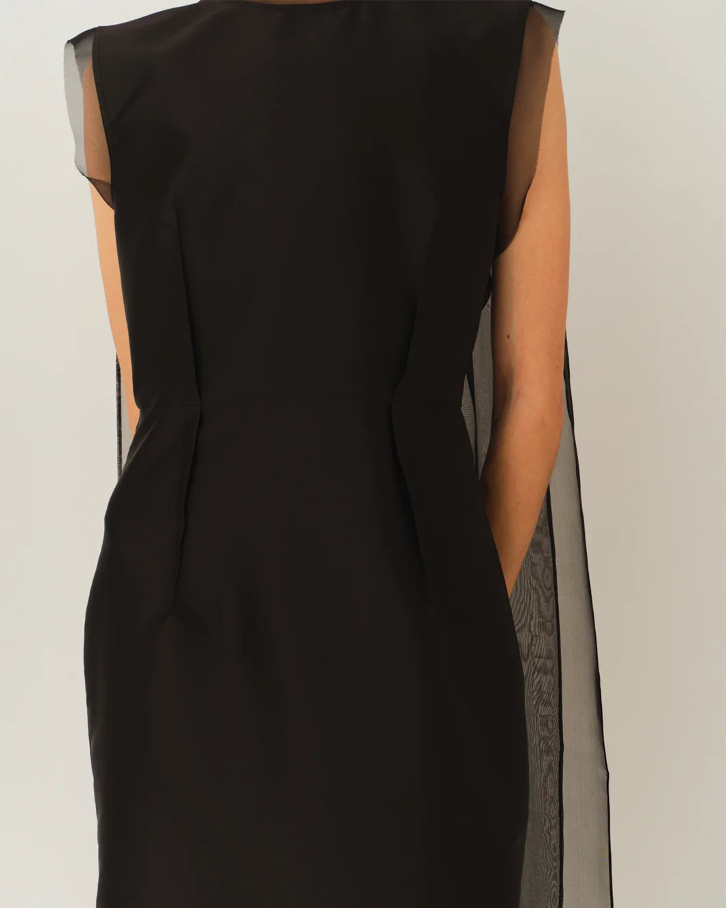 THE GARMENT vivaldi shift dress black on figure front detail